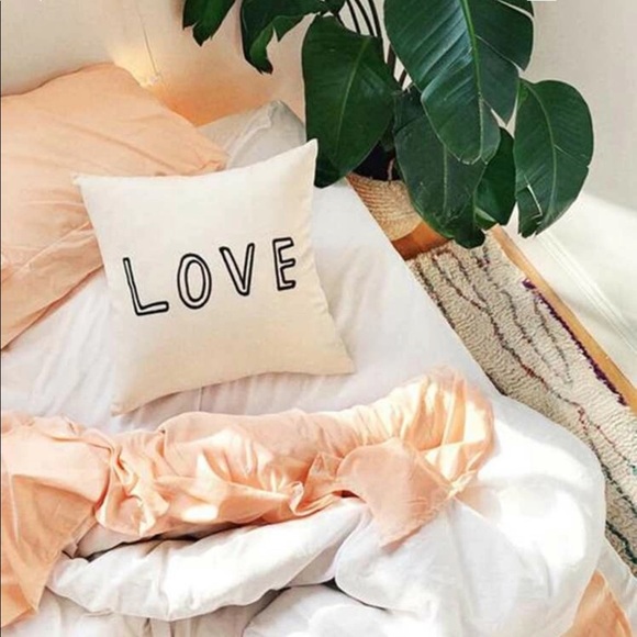 NWT set of two 18x18 pillow covers love and dots - Picture 4 of 5